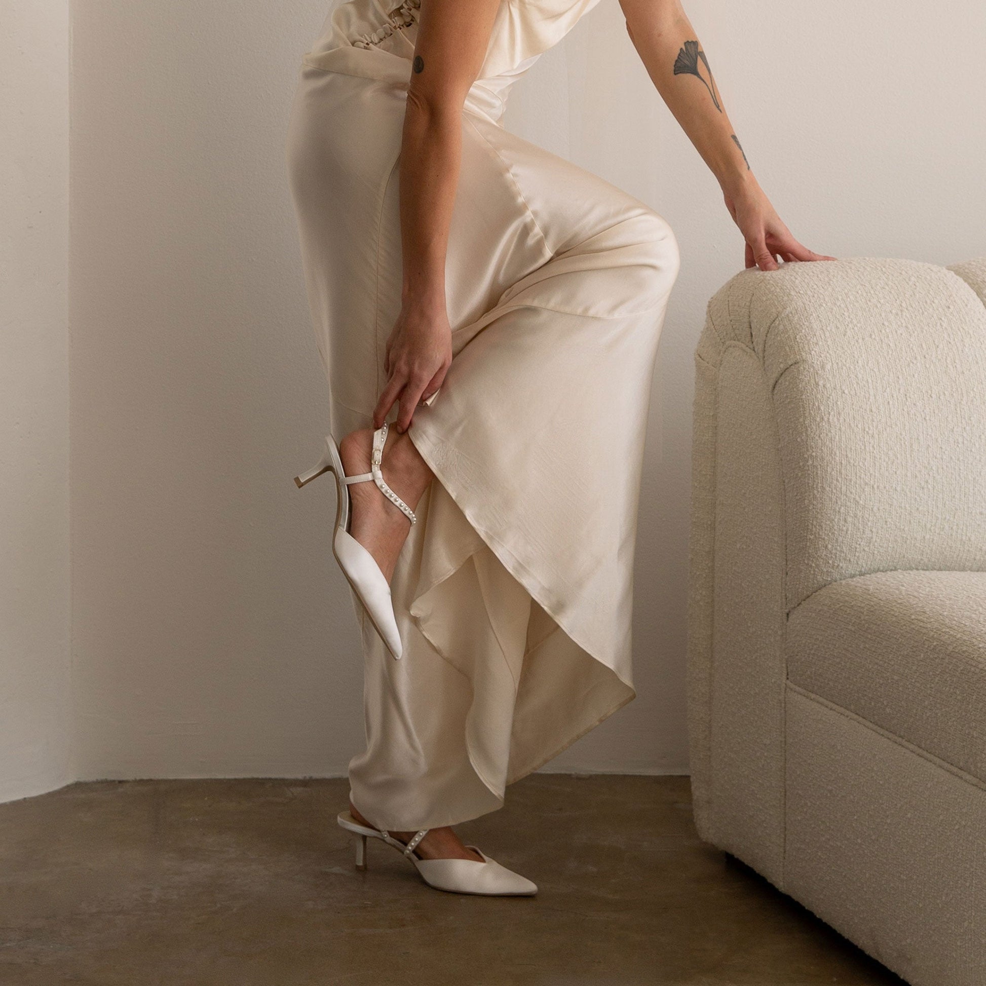 KAMRA PEARL MID HEELS TRUE WHITE SATIN